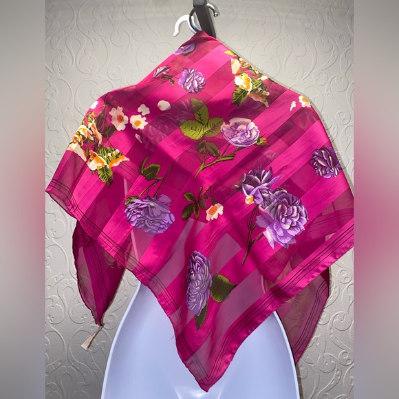 BUNDLE VINTAGE SCARFS MYSTERY BOX 10 VINTAGE SCARFS - Picture 5 of 9